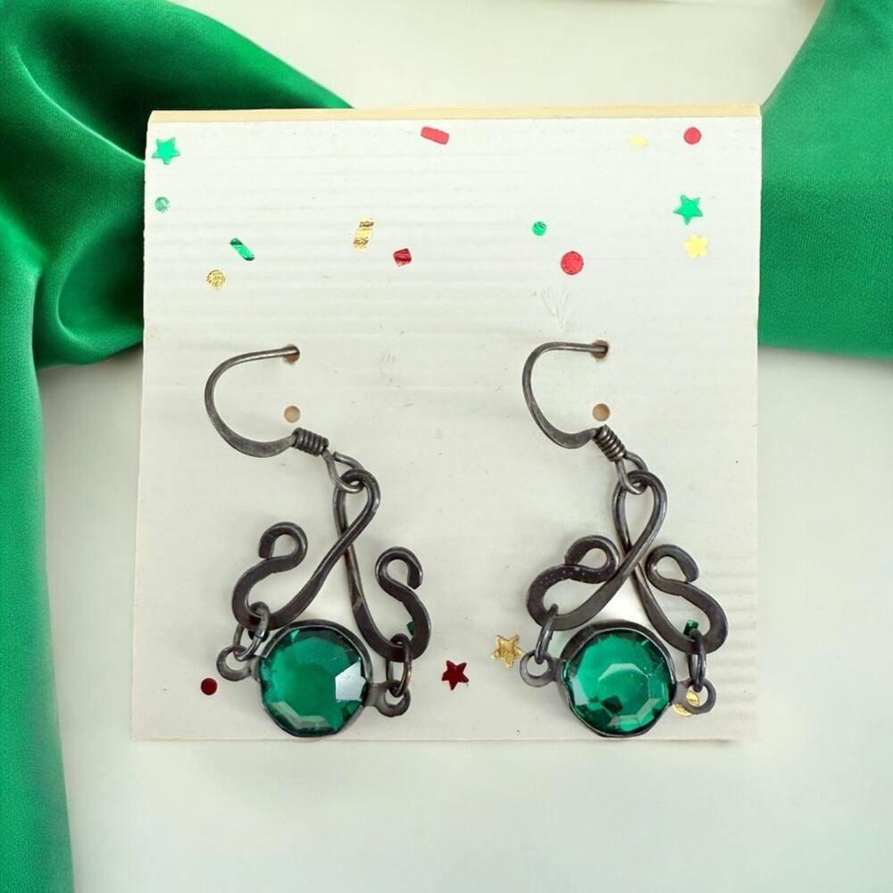 Vintage 90s crystal green hammered metal handmade dangle earrings boho
